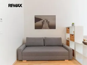 Pronájem bytu 1+kk, Praha - Smíchov, Zborovská, 35 m2
