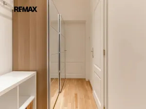 Pronájem bytu 1+kk, Praha - Smíchov, Zborovská, 35 m2