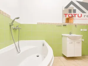 Prodej bytu 3+1, Kuks, 91 m2