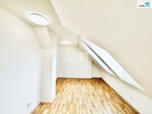 Pronájem bytu 3+kk, Praha - Hrdlořezy, Českobrodská, 75 m2