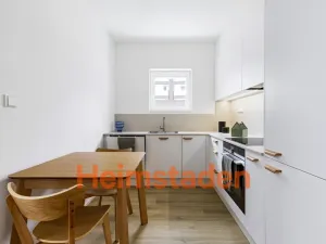Pronájem bytu 2+1, Praha - Holešovice, U Pergamenky, 61 m2