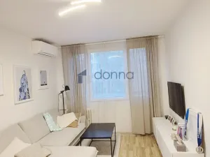 Pronájem bytu 2+kk, Praha, Pujmanové, 41 m2