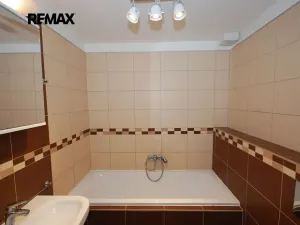 Pronájem bytu 1+kk, Velký Osek, U hřiště, 33 m2