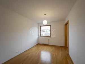 Pronájem bytu 2+kk, Praha - Košíře, Linhartova, 81 m2