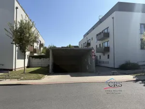 Pronájem garážového stání, Praha - Letňany, Nepomuckých, 15 m2
