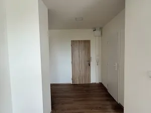 Pronájem bytu 1+kk, Praha - Troja, Svídnická, 28 m2