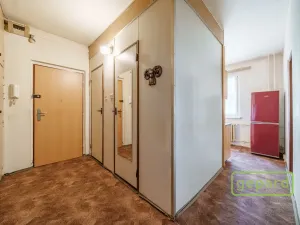 Prodej bytu 2+1, Karlovy Vary, Krymská, 55 m2