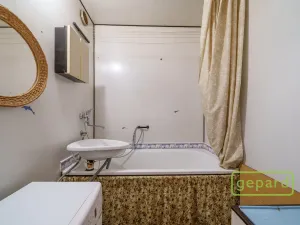 Prodej bytu 2+1, Karlovy Vary, Krymská, 55 m2