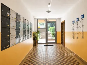 Prodej bytu 2+1, Praha - Kobylisy, Šimůnkova, 46 m2