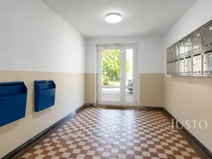 Prodej bytu 2+1, Praha - Kobylisy, Šimůnkova, 46 m2