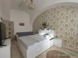 Pronájem bytu 2+kk, Praha - Karlín, 45 m2