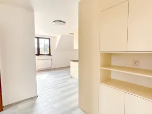 Pronájem bytu 2+kk, Praha - Strašnice, Konojedská, 44 m2