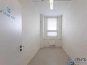 Pronájem kanceláře, Praha - Holešovice, U Pergamenky, 584 m2