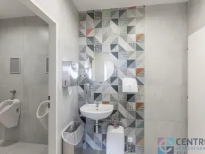 Pronájem kanceláře, Praha - Holešovice, U Pergamenky, 584 m2