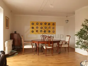 Pronájem atypického bytu, Karlovy Vary, Ondříčkova, 120 m2