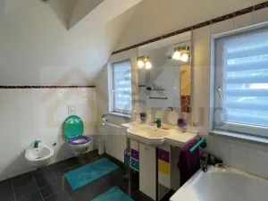 Pronájem atypického bytu, Karlovy Vary, Ondříčkova, 120 m2