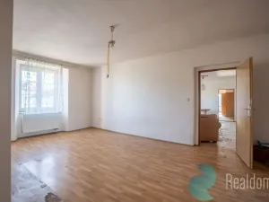 Prodej výrobních prostor, Chotětov, Husovo náměstí, 3000 m2