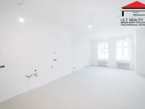 Prodej kanceláře, Frýdek-Místek, Zámecké nám., 89 m2