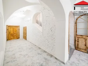 Prodej kanceláře, Frýdek-Místek, Zámecké nám., 89 m2
