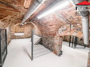Prodej kanceláře, Frýdek-Místek, Zámecké nám., 89 m2