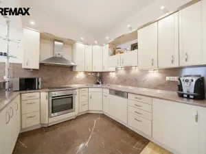 Prodej obchodního prostoru, Karlovy Vary, Moravská, 160 m2