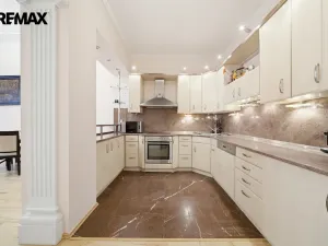 Prodej obchodního prostoru, Karlovy Vary, Moravská, 160 m2
