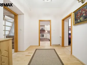 Prodej obchodního prostoru, Karlovy Vary, Moravská, 160 m2