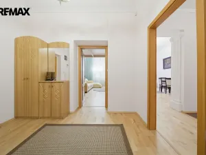 Prodej obchodního prostoru, Karlovy Vary, Moravská, 160 m2