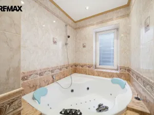 Prodej obchodního prostoru, Karlovy Vary, Moravská, 160 m2
