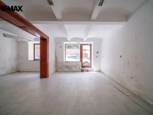 Prodej obchodního prostoru, Karlovy Vary, Moravská, 160 m2
