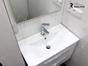 Pronájem bytu 2+1, Karlovy Vary - Rybáře, Majakovského, 54 m2