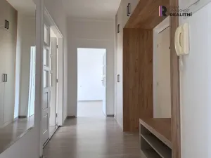 Pronájem bytu 2+1, Karlovy Vary - Rybáře, Majakovského, 54 m2