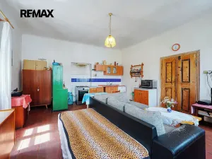 Prodej vícegeneračního domu, Úterý, 677 m2