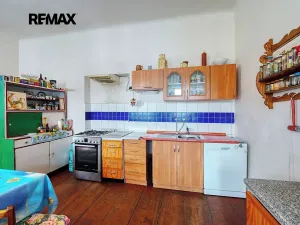 Prodej vícegeneračního domu, Úterý, 677 m2