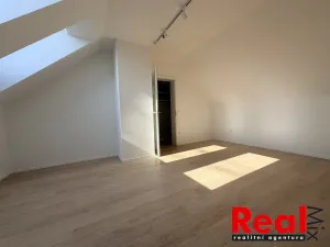 Pronájem bytu 3+kk, Pohořelice, U Kasáren, 69 m2