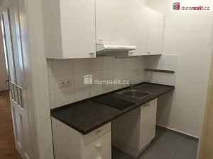 Pronájem bytu 1+kk, Praha - Vršovice, Na spojce, 29 m2