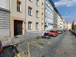 Pronájem garážového stání, Praha - Vinohrady, Voroněžská
