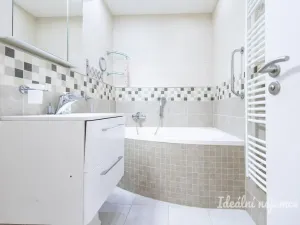 Pronájem bytu 3+1, Praha - Kobylisy, Taussigova, 67 m2