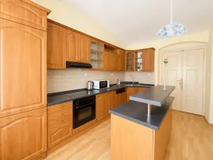 Pronájem bytu 2+1, Bělá pod Bezdězem, Masarykovo náměstí, 90 m2