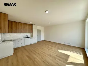 Pronájem bytu 1+kk, Třebíč - Nové Město, Modřínová, 38 m2