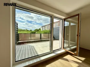 Pronájem bytu 1+kk, Třebíč - Nové Město, Modřínová, 38 m2