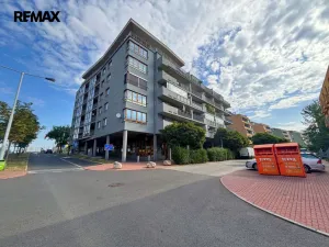 Prodej garážového stání, Praha - Troja, Vřesová, 30 m2