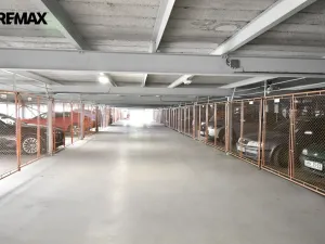 Prodej garážového stání, Hradec Králové - Nový Hradec Králové, Mrštíkova, 13 m2