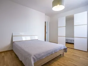 Pronájem bytu 2+kk, Praha - Holešovice, Osadní, 62 m2