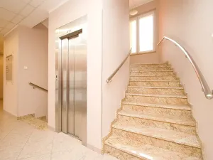 Pronájem kanceláře, Praha - Vysočany, Lisabonská, 53 m2