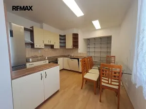 Pronájem bytu 2+1, Praha - Běchovice, Českobrodská, 77 m2