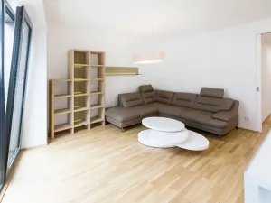 Pronájem bytu 2+kk, Praha - Karlín, Pernerova, 60 m2