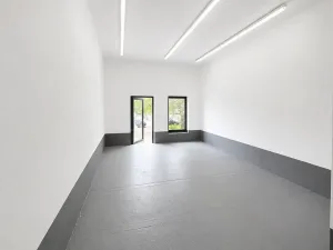 Pronájem obchodního prostoru, Praha - Horní Počernice, Komárovská, 210 m2