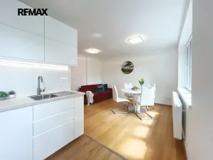 Prodej bytu 3+kk, Luhačovice, Lesní, 74 m2