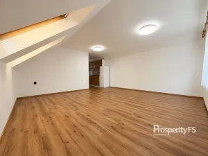 Pronájem bytu 1+kk, Kladno - Kročehlavy, Kročehlavská, 35 m2